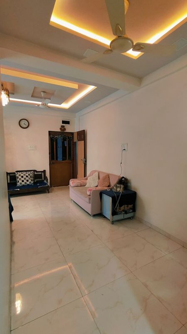 Living Room, satellite 2 Bedroom 120 Sq.Ft. Apartment In Satellite Ahmedabad 10120409