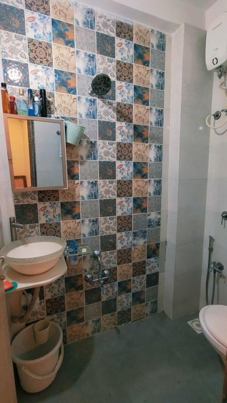 Bathroom, satellite 2 Bedroom 120 Sq.Ft. Apartment In Satellite Ahmedabad 10120409