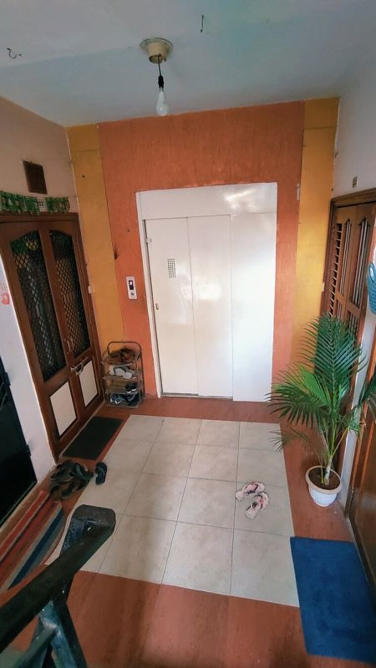 Balcony, satellite 2 Bedroom 120 Sq.Ft. Apartment In Satellite Ahmedabad 10120409