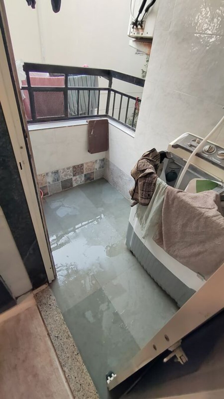 Balcony, satellite 2 Bedroom 120 Sq.Ft. Apartment In Satellite Ahmedabad 10120409