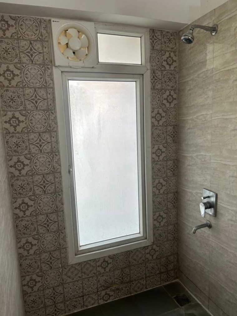 Bathroom, la-prisma 3 Bedroom 1500 Sq.Ft. Apartment In Dhakoli Zirakpur 10120468