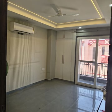 Room in 3 BHK Independent House at Sector 23 – for Rent
