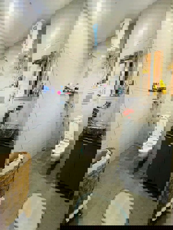 Bathroom in 2 BHK Builder Floor at Sector 52 – for Rent