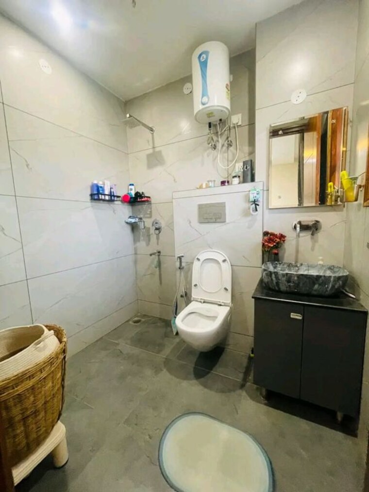 Bathroom, sector 52 2 Bedroom 1400 Sq.Ft. Builder Floor In Sector 52 Gurgaon 10120641