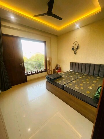 Bedroom in 2 BHK Builder Floor at Sector 52 – for Rent