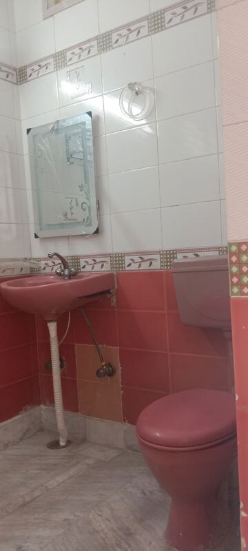 Bathroom in 2 BHK Builder Floor at Saket – for Rent