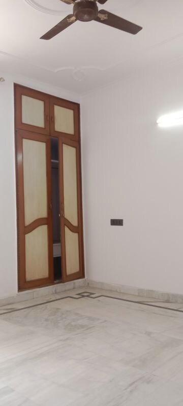 Room in 2 BHK Builder Floor at Saket – for Rent