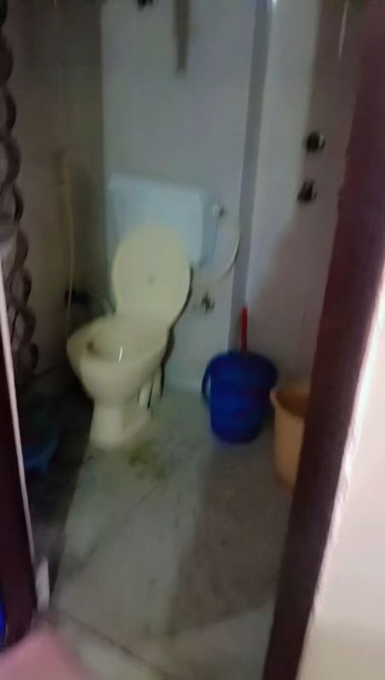 Bathroom, dilshad colony 2 Bedroom 600 Sq.Ft. Builder Floor In Dilshad Colony Delhi 10120775