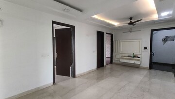 Room in 3 BHK Builder Floor at Sector 45 – for Rent