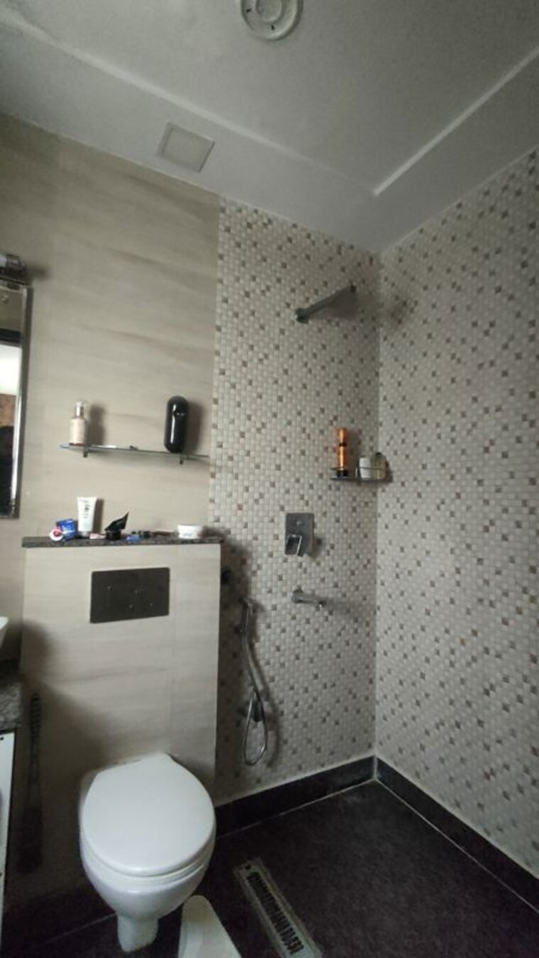 Bathroom, sector 45 3 Bedroom 2000 Sq.Ft. Builder Floor In Sector 45 Gurgaon 10121062
