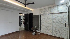 Room in 3 BHK Builder Floor at Sector 45 – for Rent