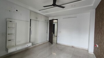 Room in 3 BHK Builder Floor at Sector 45 – for Rent