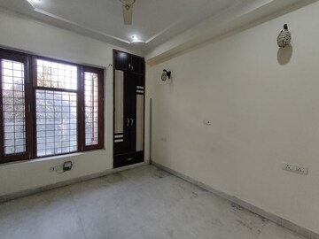 Room in 3 BHK Builder Floor at Sector 45 – for Rent