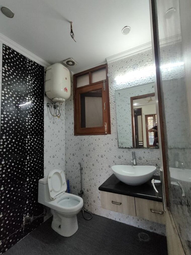 Bathroom, sector 45 3 Bedroom 1600 Sq.Ft. Builder Floor In Sector 45 Gurgaon 10121157