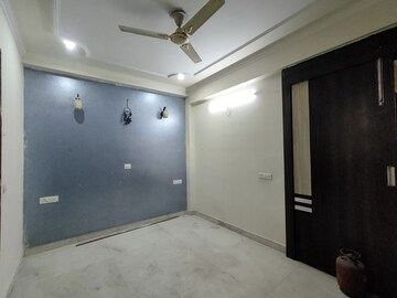 Room in 3 BHK Builder Floor at Sector 45 – for Rent