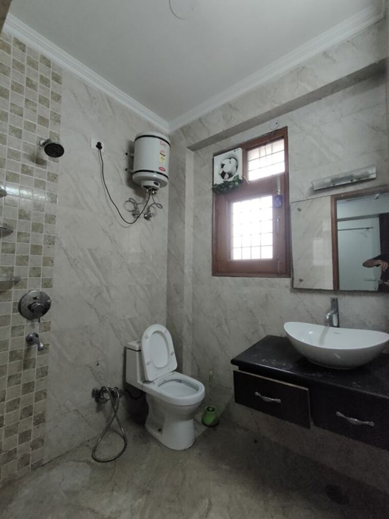 Bathroom, sector 45 3 Bedroom 1600 Sq.Ft. Builder Floor In Sector 45 Gurgaon 10121157