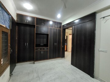 Room in 3 BHK Builder Floor at Sector 45 – for Rent