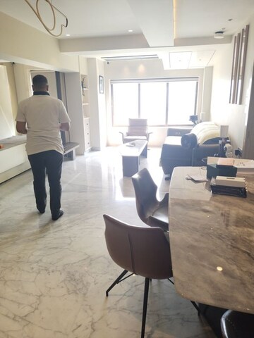 Team Area in 2 BHK Apartment at Geetanjali CHSL, Bandra East – for Rent