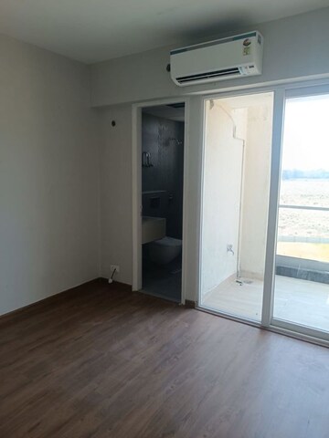 Room in 3.5 BHK Apartment at Signature Global City, Sector 37d – for Sale