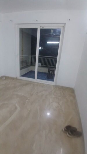 Room in 3 BHK Apartment at Supertech Araville, Sector 79 – for Rent