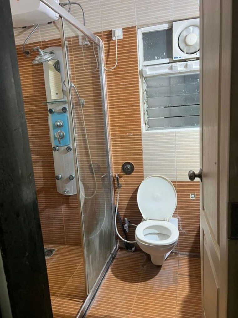 Bathroom, wakad 2 Bedroom 1000 Sq.Ft. Apartment In Wakad Pune 10121357