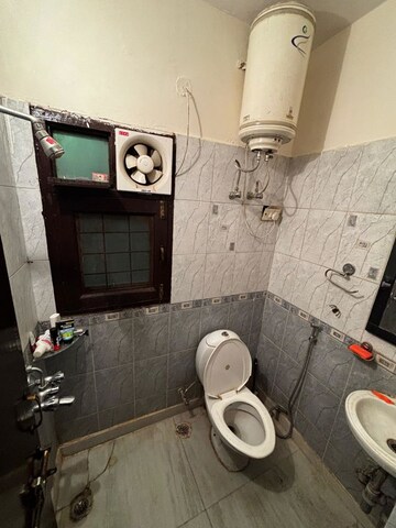 Bathroom in 3 BHK Apartment at SS Mayfield Gardens, Sector 51 – for Rent