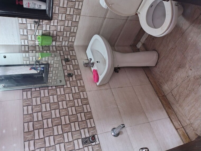 Bathroom, govindpuri 2 Bedroom 800 Sq.Ft. Builder Floor In Govindpuri Delhi 10121526
