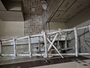 Staircase in 2.5 BHK Builder Floor at Mayur Vihar – for Rent