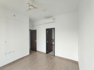 Room in 1.5 BHK Apartment at Horizon Atulya, Mulund West – for Rent