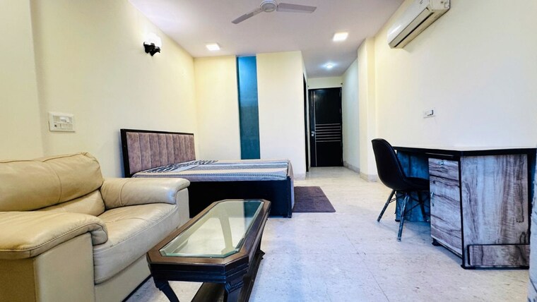 Team Area, hauz khas 3 Bedroom 220 Sq.Yd. Builder Floor In Hauz Khas Delhi 10121632