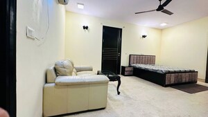 Team Area in 3 BHK Builder Floor at Hauz Khas – for Rent