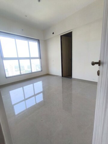 Room in 4 BHK Apartment at Mahindra Vista, Kandivali East – for Sale