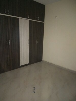 Room in 3 BHK Apartment at Kondapur – for Rent