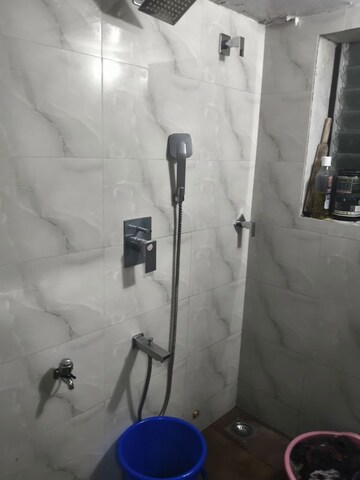 Bathroom in 1 BHK Apartment at Vile Parle East – for Rent