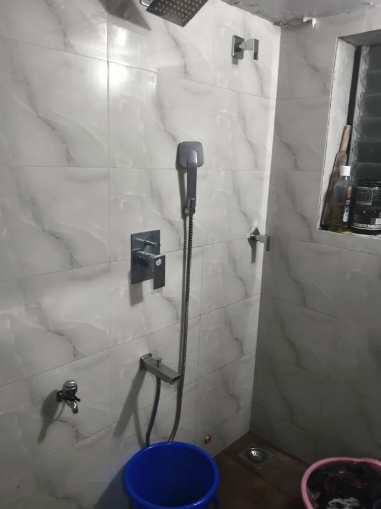 Bathroom, vile parle east 1 Bedroom 500 Sq.Ft. Apartment In Vile Parle East Mumbai 10121663