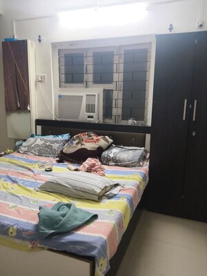 Bedroom in 1 BHK Apartment at Vile Parle East – for Rent