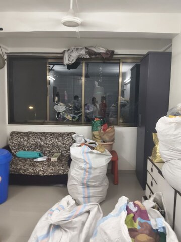 Bedroom in 1 BHK Apartment at Vile Parle East – for Rent