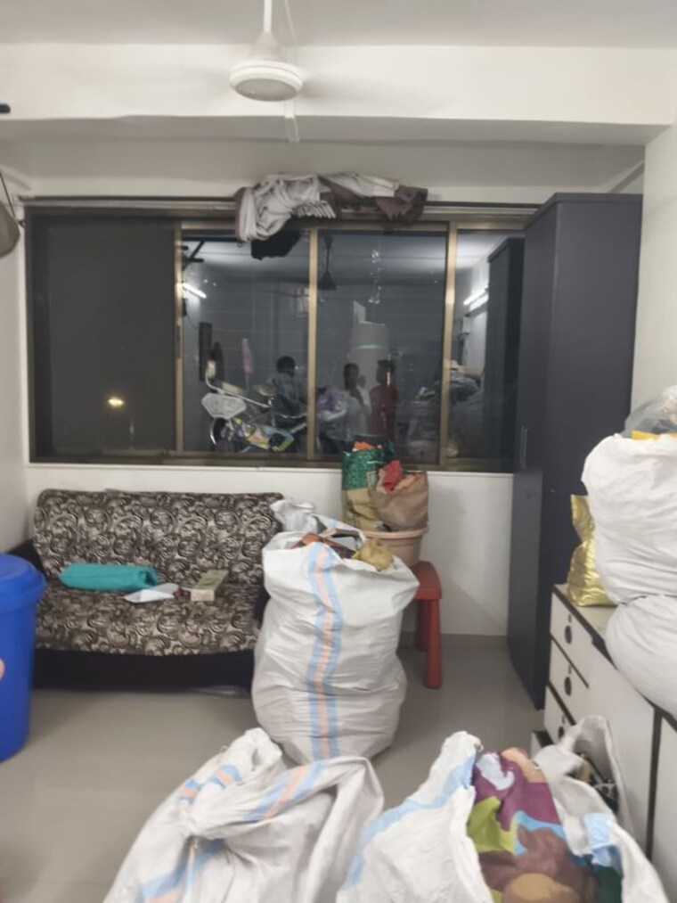 Bedroom, vile parle east 1 Bedroom 500 Sq.Ft. Apartment In Vile Parle East Mumbai 10121663