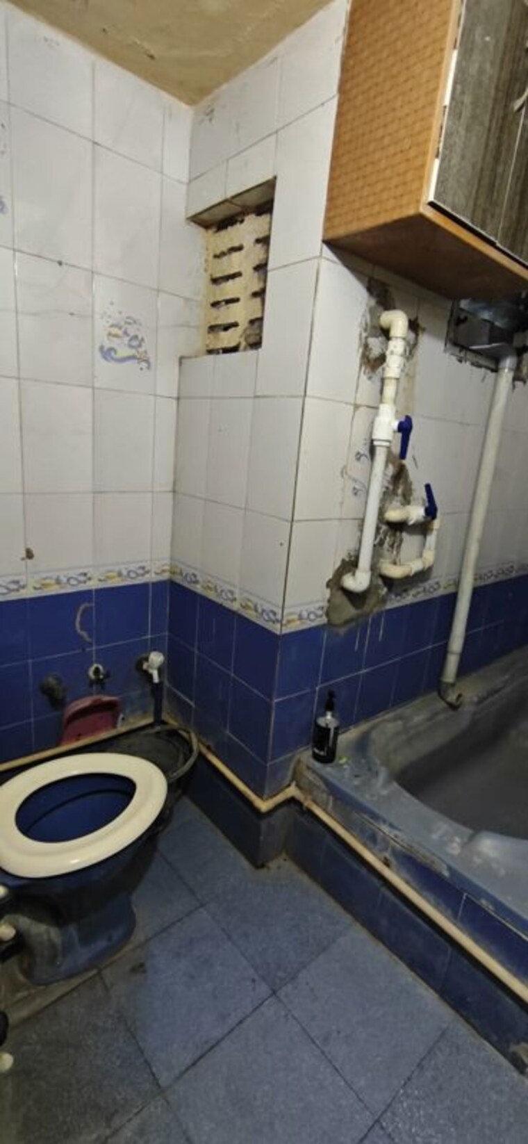 Bathroom, vejalpur 2 Bedroom 90 Sq.Yd. Apartment In Vejalpur Ahmedabad 10121650