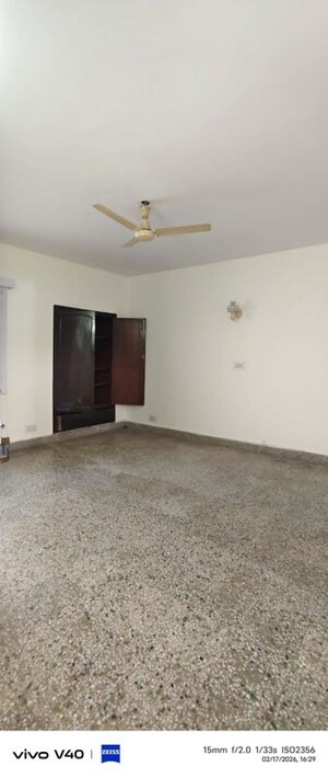Room in 1 BHK Apartment at Defence Colony – for Rent