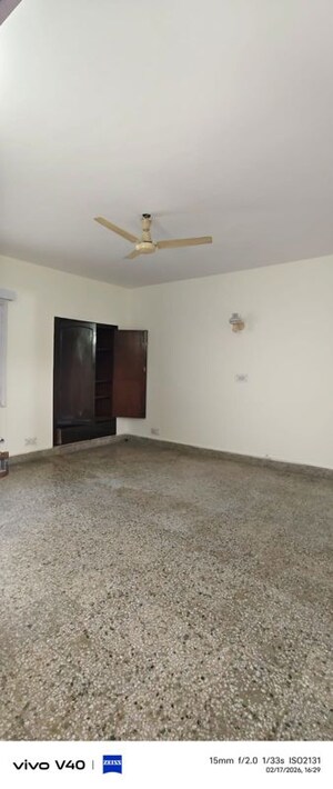 Room in 1 BHK Apartment at Defence Colony – for Rent