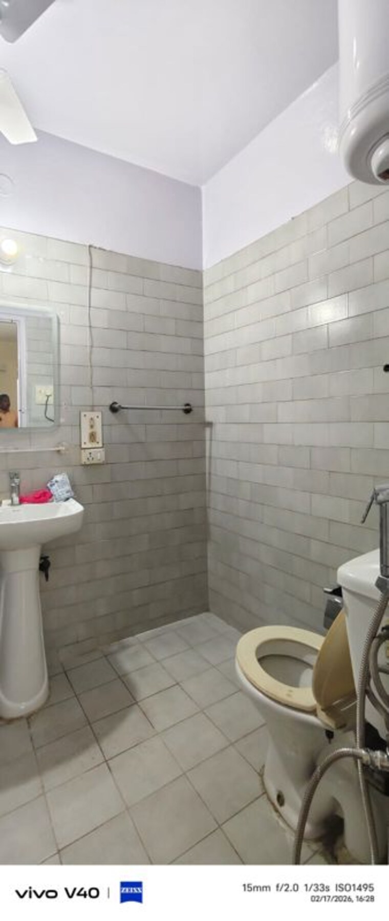 Attached Bathroom, defence colony 1 Bedroom 750 Sq.Ft. Apartment In Defence Colony Delhi 10121670