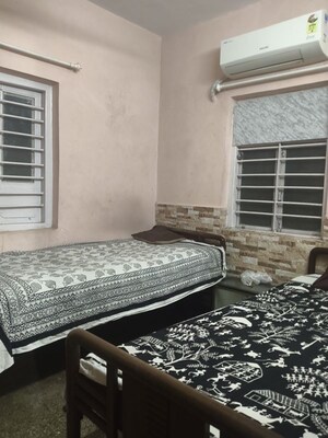 Bedroom in 1 BHK Apartment at Vile Parle East – for Rent