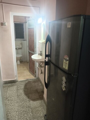 Bathroom in 1 BHK Apartment at Vile Parle East – for Rent