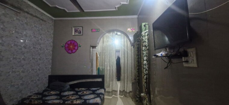 Living Room, sector 3 2 Bedroom 450 Sq.Yd. Builder Floor In Sector 3 Faridabad 10121675