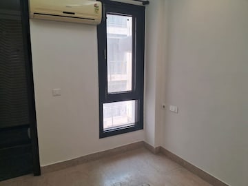 Room in 3 BHK Builder Floor at Safdarjung Enclave – for Rent