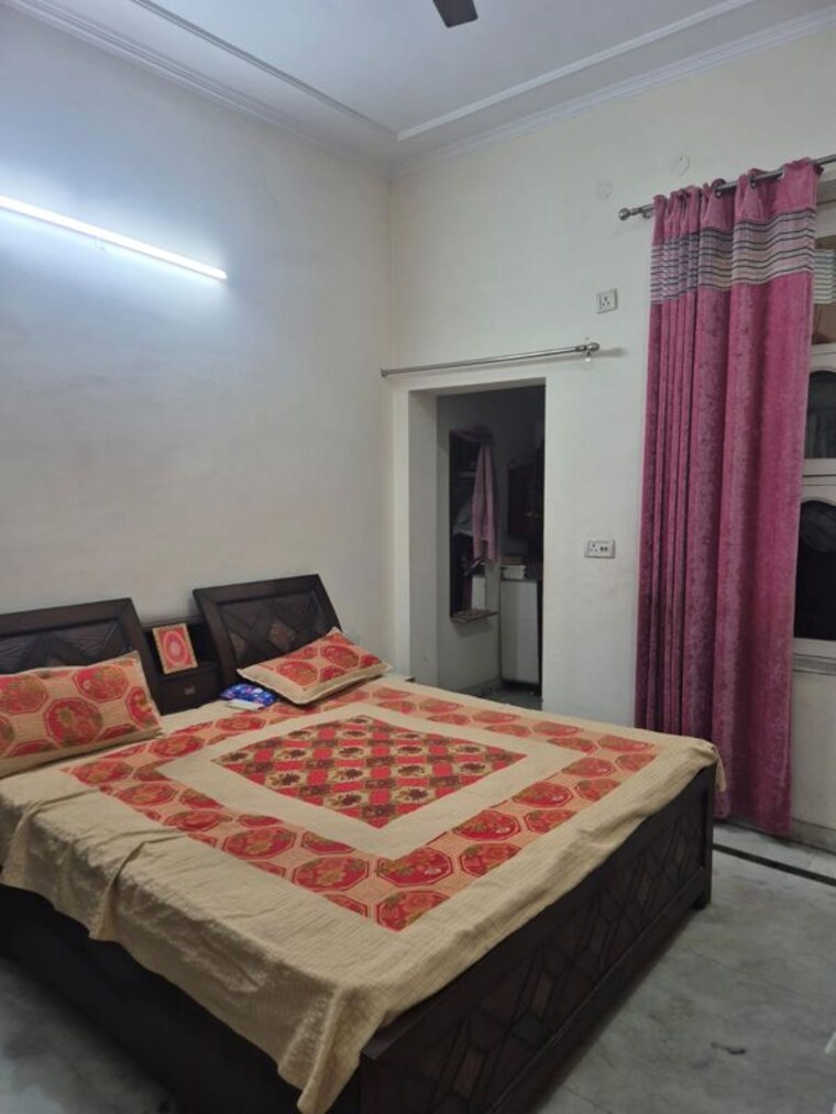 Bedroom, sector 10 3 Bedroom 530 Sq.Ft. Builder Floor In Sector 10 Gurgaon 10121686