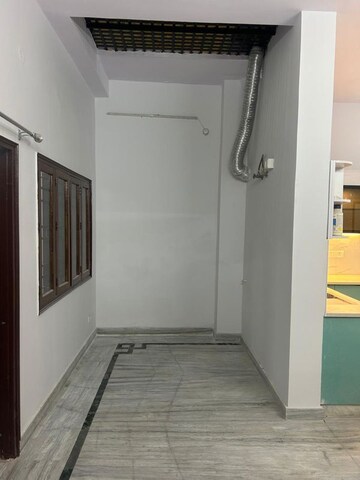 Room in 3 BHK Builder Floor at Gomti Nagar – for Rent