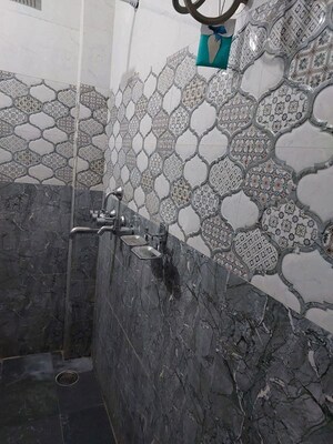 Bathroom in 1 BHK Builder Floor at Gomti Nagar – for Rent