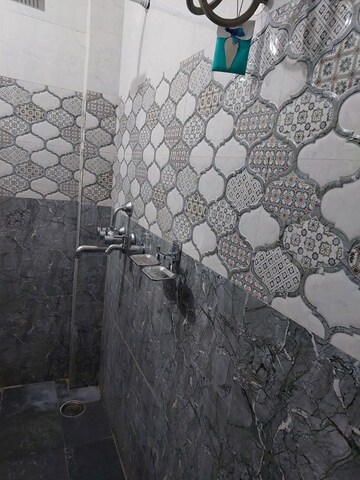 Bathroom in 1 BHK Builder Floor at Gomti Nagar – for Rent